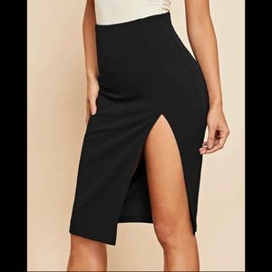 Black solid split skirt